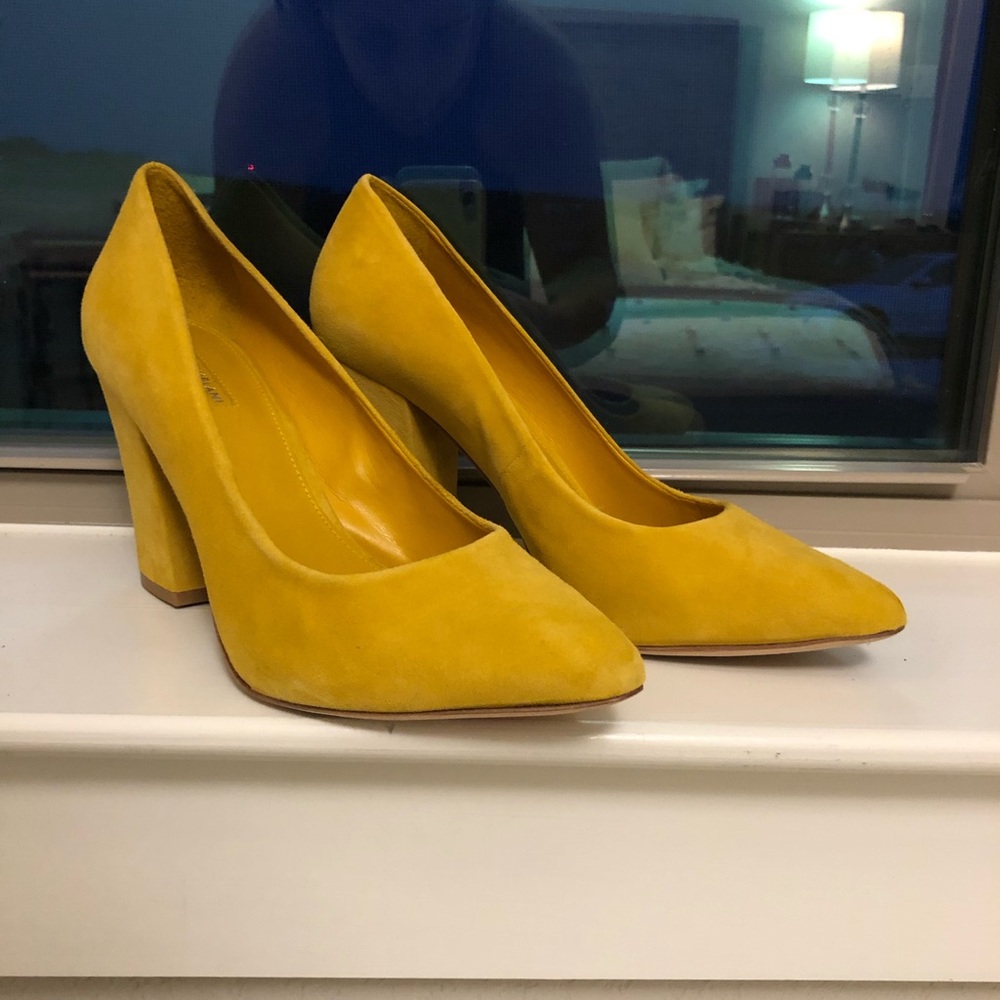 Yellow Suede Heels / Pumps